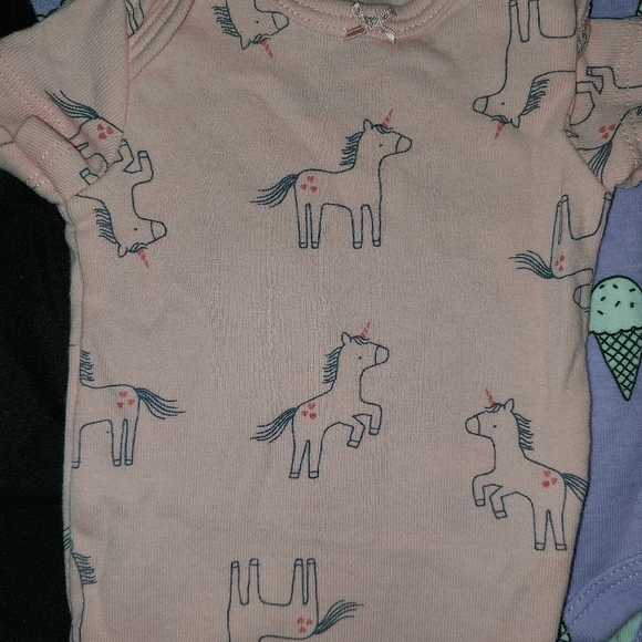 Newborn unicorn onsie - Picture 5 of 6